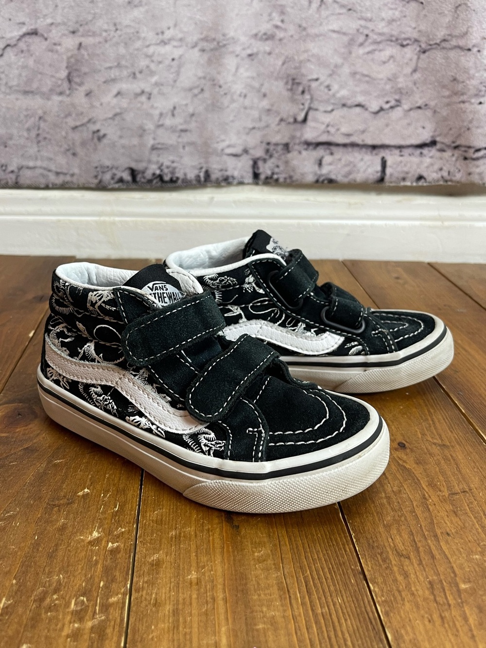 Vans kids size 11 Sk8-Mid Reissue V Glow sneakers black skeleton print